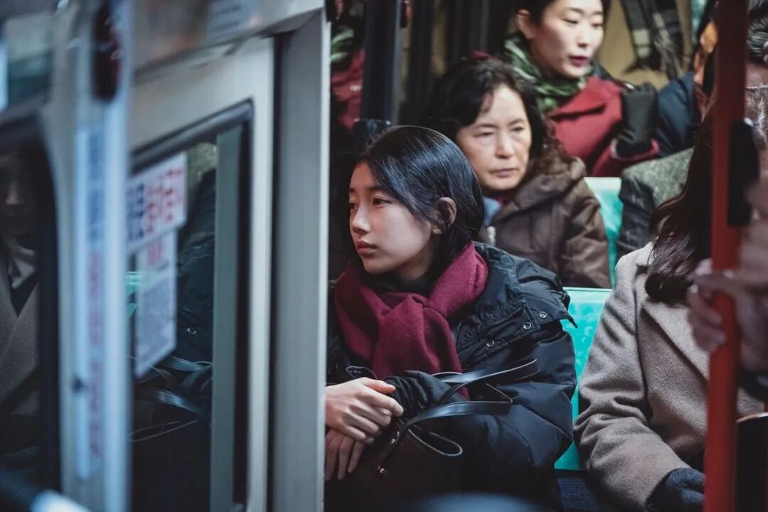 下班了,年轻人赶着去做副业